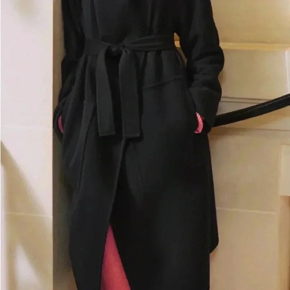 HERMES 100% Cashmere coat
NWT’s

8129 - Picture 4 of 10